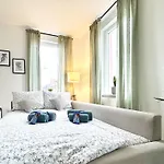شقة Cozee - Spacious With Netflix