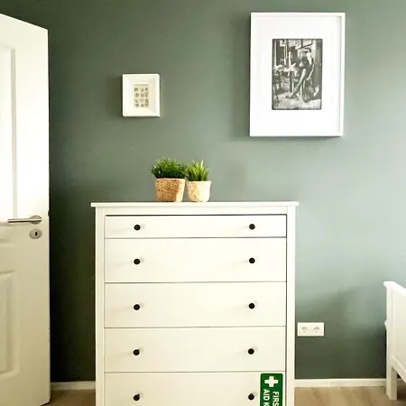 Lägenhet Cozee - Spacious With Netflix Kaiserslautern