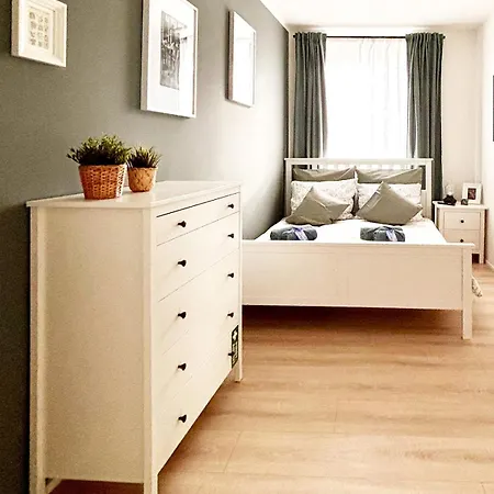 Cozee - Spacious With Netflix