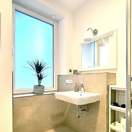 Cozee - Spacious With Netflix *