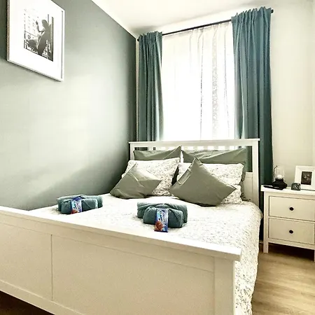 Cozee - Spacious With Netflix *
