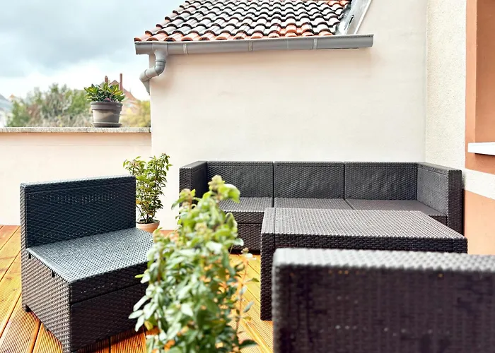 Cozee - Spacious With Netflix